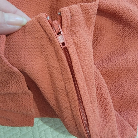 Milk & Honey Women's Rust Orange Ruffled Shorts Size Small - Picture 10 of 13